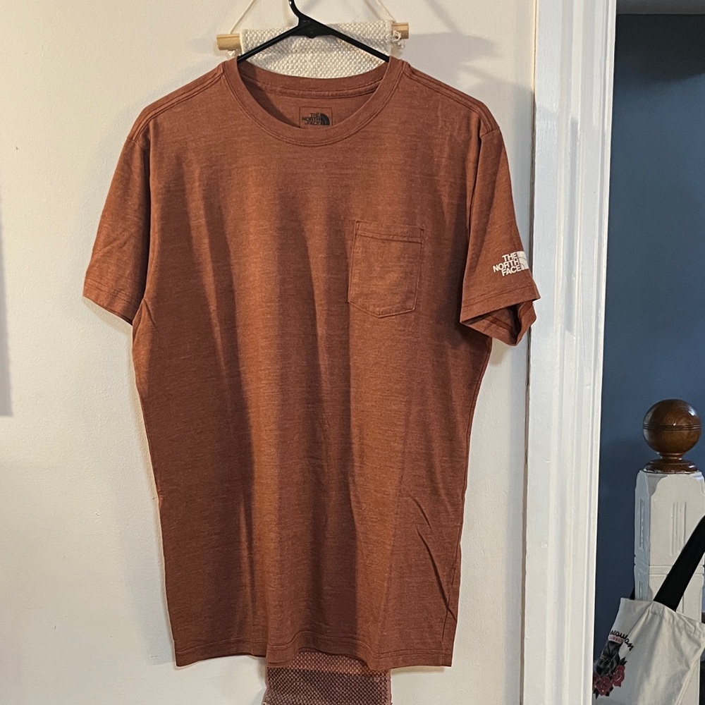 The North Face Men’s Short Sleeve Pocket Tee - Rust